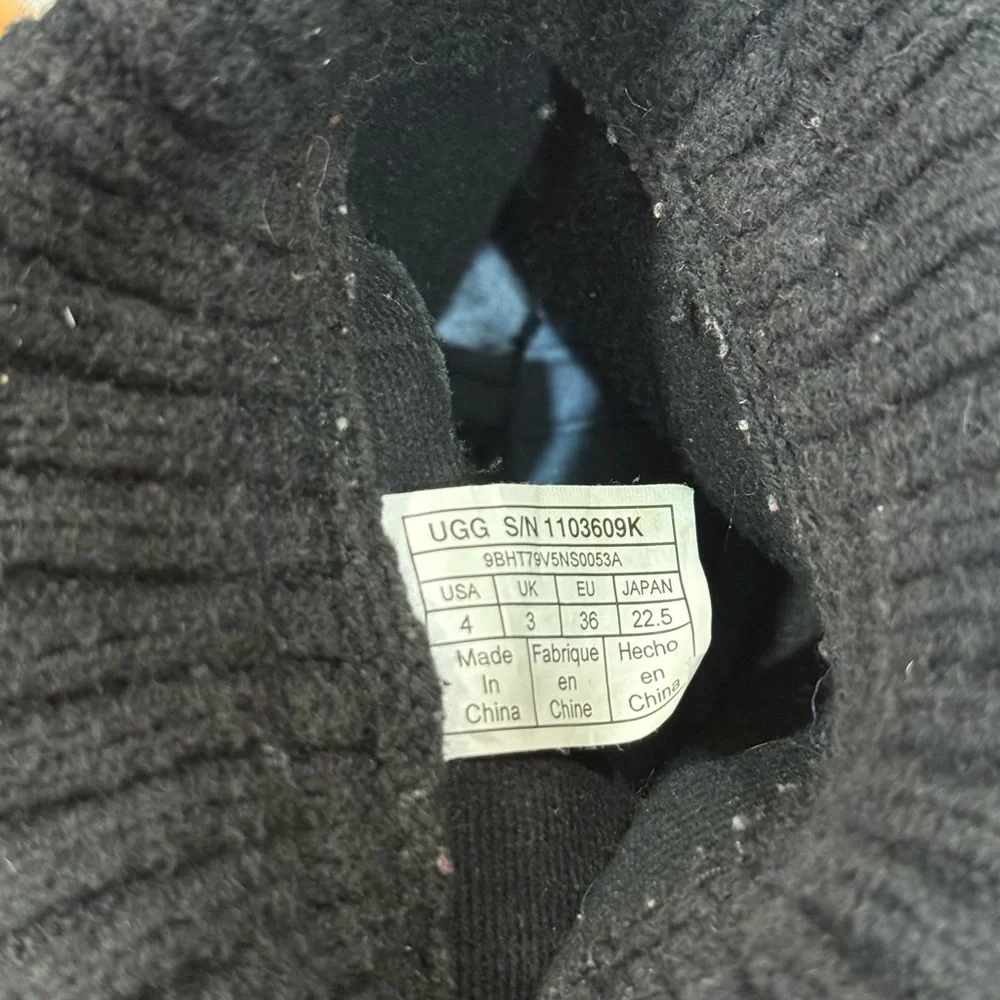 UGG CARDY KNIT BOOTS FOR BIG GIRL SIZE 4